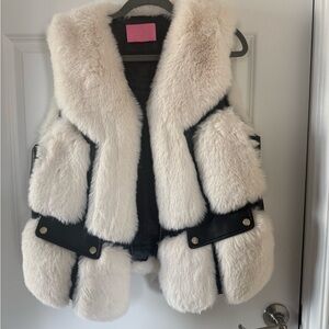 Stylish White Faux Fur Vest-Azalea Wang Women’s XL